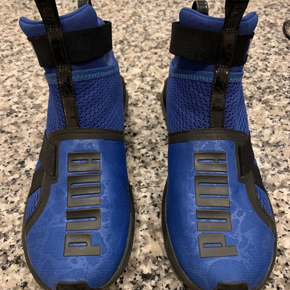Puma sneaker size 7.5 US women